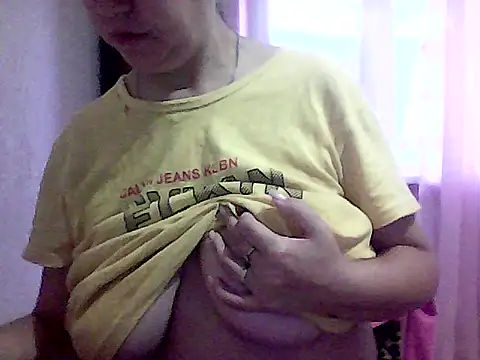 Snapshot of AnaXBerry chatting on October 2025 07:02:02 AM AnaXBerry online show from October 2025 07:02:02 AM