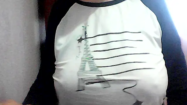 Snapshot of AnaXBerry chatting on November 2025 07:18:01 AM AnaXBerry online show from November 2025 07:18:01 AM