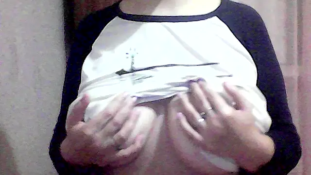 Snapshot of AnaXBerry chatting on November 2025 05:39:01 PM AnaXBerry online show from November 2025 05:39:01 PM