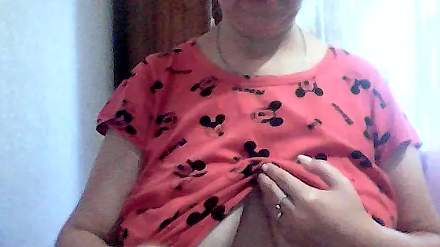 Snapshot of AnaXBerry chatting on October 2025 06:58:01 AM AnaXBerry online show from October 2025 06:58:01 AM