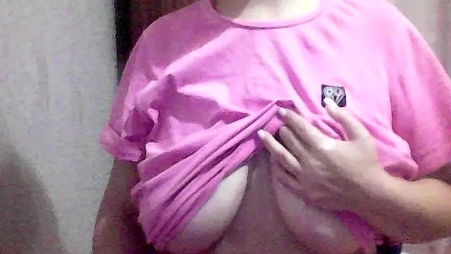 Snapshot of AnaXBerry chatting on October 2025 06:08:01 PM AnaXBerry online show from October 2025 06:08:01 PM