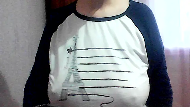 Snapshot of AnaXBerry chatting on December 2025 06:45:02 AM AnaXBerry online show from December 2025 06:45:02 AM