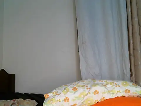 Snapshot of Bella_kiki chatting on March 2025 05:31:01 PM Bella kiki online show from March 2025 05:31:01 PM