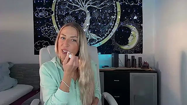 Snapshot of SexxyLiviaa chatting on September 2025 04:01:01 PM SexxyLiviaa online show from September 2025 04:01:01 PM