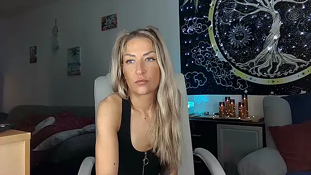 Snapshot of SexxyLiviaa chatting on February 2025 07:05:01 PM SexxyLiviaa online show from February 2025 07:05:01 PM