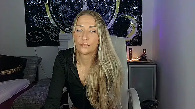 Snapshot of SexxyLiviaa chatting on October 2025 03:30:02 AM SexxyLiviaa online show from October 2025 03:30:02 AM