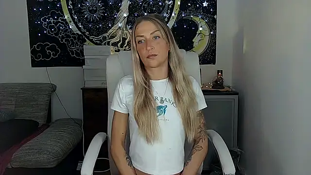 Snapshot of SexxyLiviaa chatting on October 2025 04:41:02 PM SexxyLiviaa online show from October 2025 04:41:02 PM