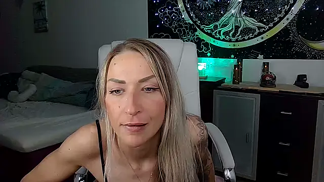 SexxyLiviaa online show from November 2025 05:17:02 PM