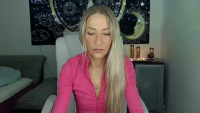 Snapshot of SexxyLiviaa chatting on October 2025 10:11:01 PM SexxyLiviaa online show from October 2025 10:11:01 PM