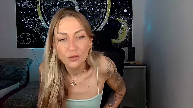 SexxyLiviaa online show from December 2025 03:47:01 PM