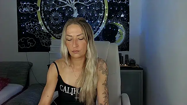 Snapshot of SexxyLiviaa chatting on September 2025 05:36:01 PM SexxyLiviaa online show from September 2025 05:36:01 PM