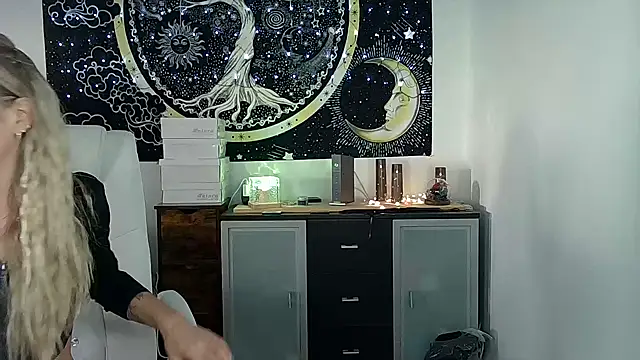 Snapshot of SexxyLiviaa chatting on October 2025 02:30:02 PM SexxyLiviaa online show from October 2025 02:30:02 PM