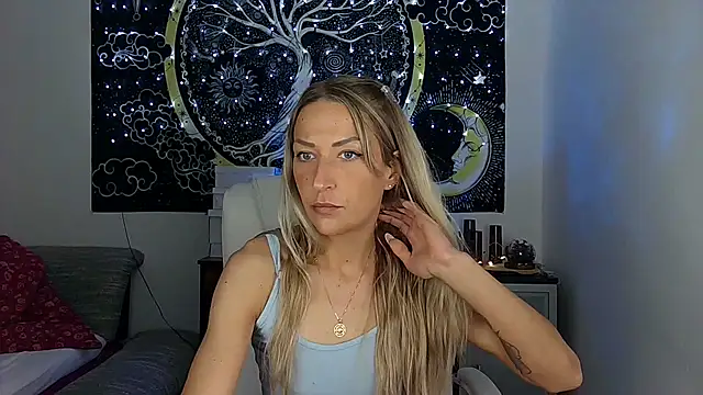 Snapshot of SexxyLiviaa chatting on September 2025 04:01:02 AM SexxyLiviaa online show from September 2025 04:01:02 AM