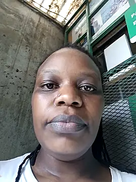 Snapshot of queen_arianna chatting on November 2025 01:47:01 PM queen arianna online show from November 2025 01:47:01 PM