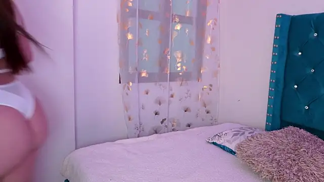 Lilly Peach22 online show from November 2025 03:50:01 AM