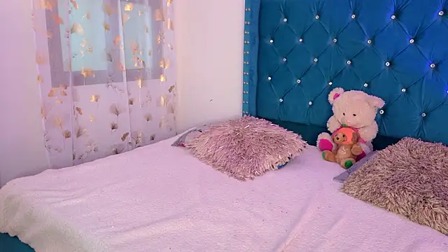 Lilly Peach22 online show from February 2026 03:39:01 AM