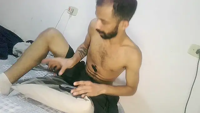 Snapshot of UncutToyBoy23cm chatting on September 2025 07:40:01 AM UncutToyBoy23cm online show from September 2025 07:40:01 AM