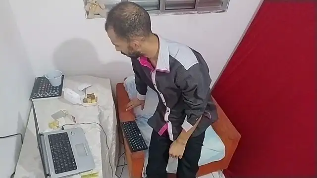 Snapshot of UncutToyBoy23cm chatting on March 2025 05:00:01 AM UncutToyBoy23cm online show from March 2025 05:00:01 AM