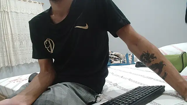 Snapshot of UncutToyBoy23cm chatting on June 2026 03:21:01 PM UncutToyBoy23cm online show from June 2026 03:21:01 PM