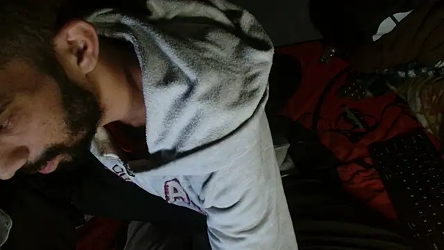 Snapshot of UncutToyBoy23cm chatting on June 2026 07:04:01 PM UncutToyBoy23cm online show from June 2026 07:04:01 PM