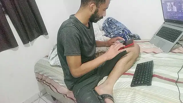 UncutToyBoy23cm online show from November 2025 10:04:02 PM