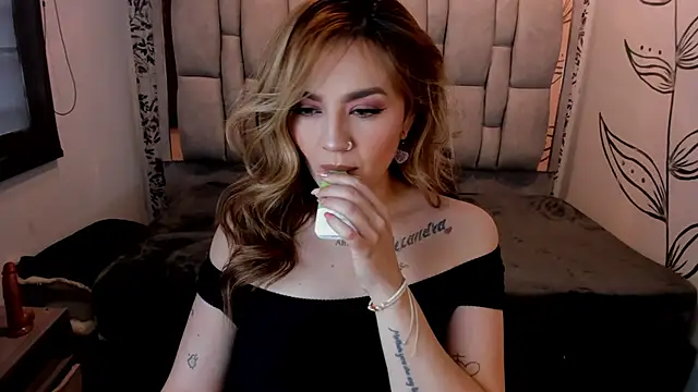 Snapshot of KataHot_ chatting on October 2025 08:19:01 PM KataHot online show from October 2025 08:19:01 PM