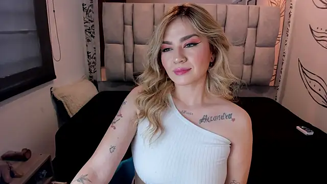 Snapshot of KataHot_ chatting on November 2025 08:23:02 PM KataHot online show from November 2025 08:23:02 PM