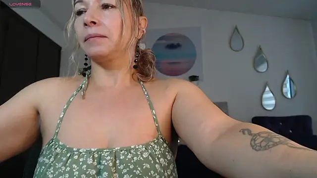 Snapshot of Ingridbergman chatting on July 2026 01:17:01 PM Ingridbergman online show from July 2026 01:17:01 PM