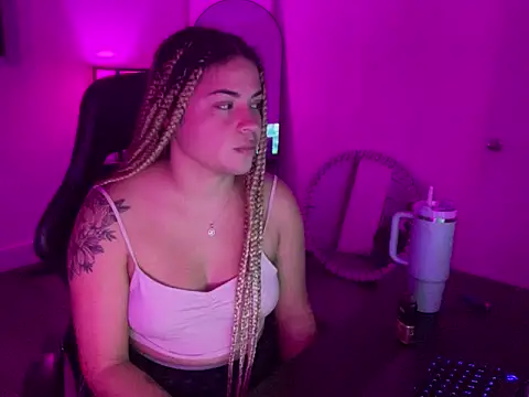 MelSaunders online show from October 2025 02:32:01 AM