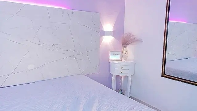 AbrilBrent online show from November 2025 07:58:01 PM