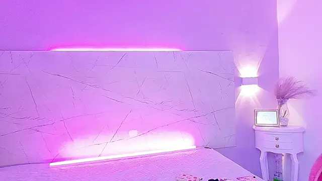 AbrilBrent online show from November 2025 07:50:01 PM