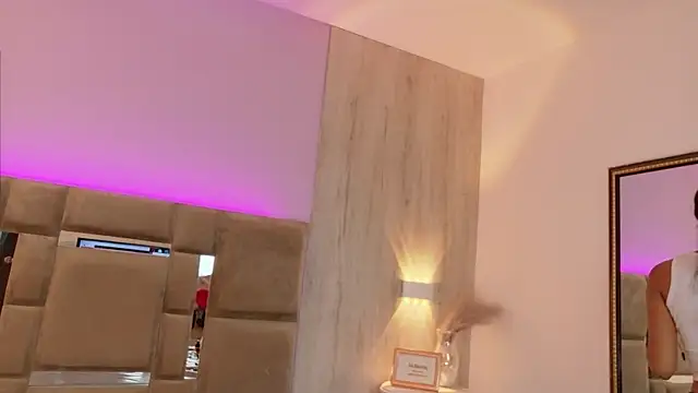 AbrilBrent online show from April 2026 08:02:01 PM