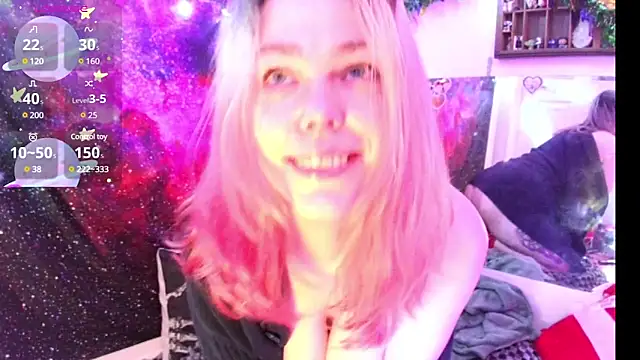 Snapshot of EverlyEster chatting on December 2024 11:45:01 AM EverlyEster online show from December 2024 11:45:01 AM