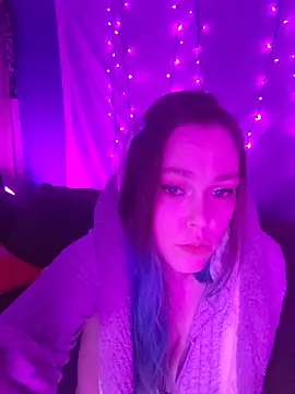 EverlyEster online show from April 2026 09:54:02 PM