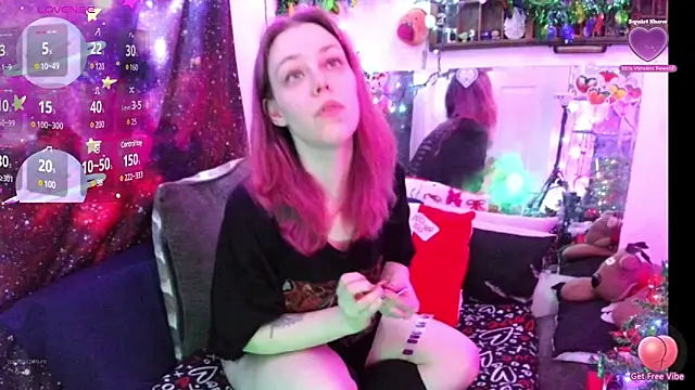 Snapshot of EverlyEster chatting on December 2024 01:54:01 PM EverlyEster online show from December 2024 01:54:01 PM