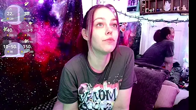 Snapshot of EverlyEster chatting on January 2025 10:28:02 AM EverlyEster online show from January 2025 10:28:02 AM