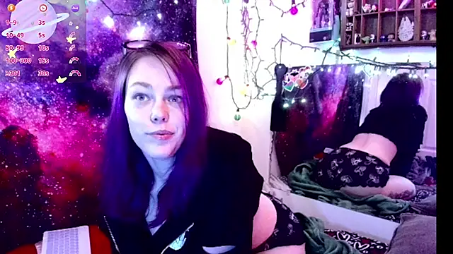 Snapshot of EverlyEster chatting on February 2025 09:58:02 AM EverlyEster online show from February 2025 09:58:02 AM