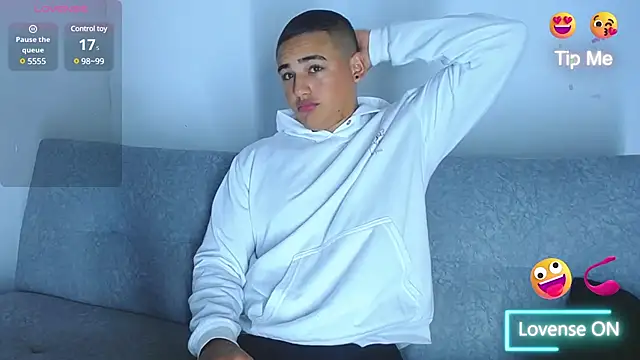 Latino Junge online show from January 2025 11:48:01 AM