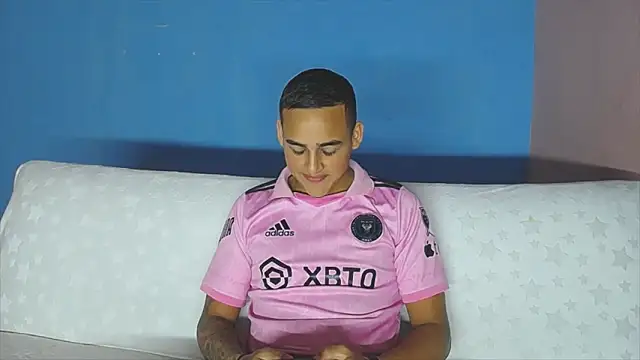 Latino Junge online show from April 2026 03:14:01 PM