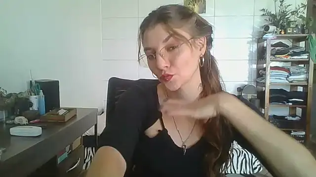 Snapshot of SweetyBabyDemon chatting on October 2025 01:45:02 PM SweetyBabyDemon online show from October 2025 01:45:02 PM