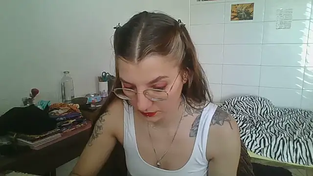 SweetyBabyDemon online show from November 2025 01:04:02 PM