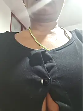 gatadeojosclaros online show from May 2026 11:30:02 PM