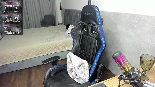 MCfly 11 online show from April 2026 08:16:02 PM