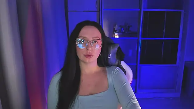 Christy Calypso online show from November 2025 03:37:02 PM