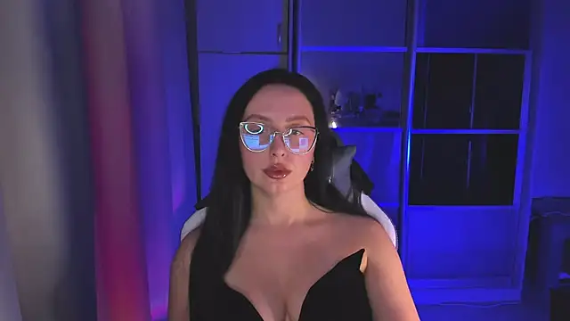 Christy Calypso online show from October 2025 03:44:02 PM