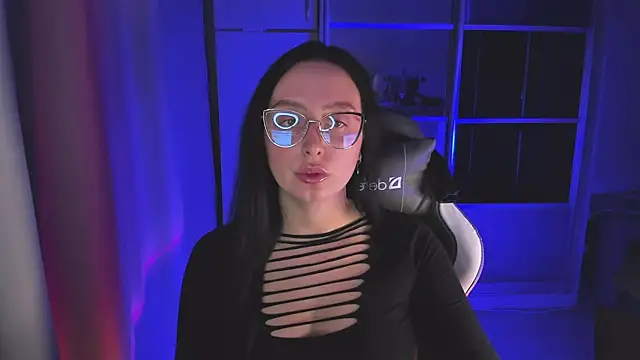 Christy Calypso online show from October 2025 04:28:02 PM