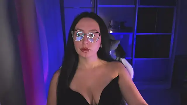 Christy Calypso online show from October 2025 03:42:01 PM