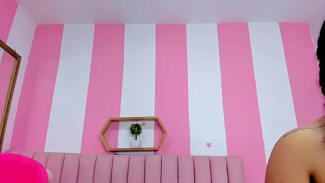 ISABELLA 020 online show from February 2026 12:33:01 PM