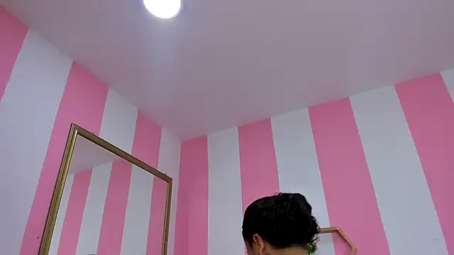 ISABELLA 020 online show from December 2025 01:05:02 PM