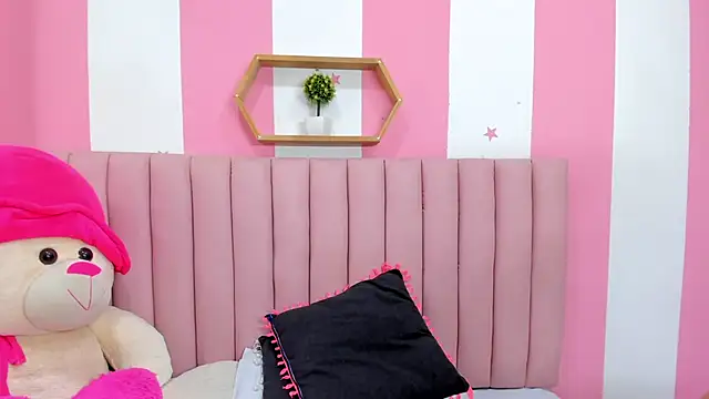 ISABELLA 020 online show from November 2025 04:18:02 PM